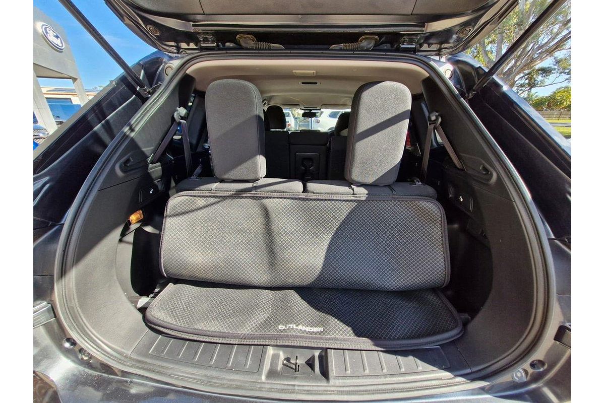 2023 Mitsubishi Outlander LS ZM