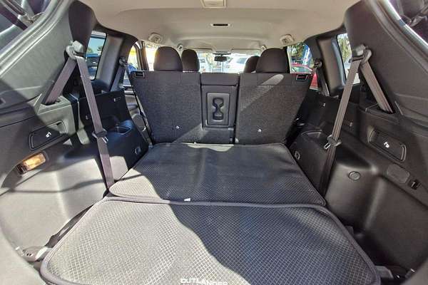 2023 Mitsubishi Outlander LS ZM
