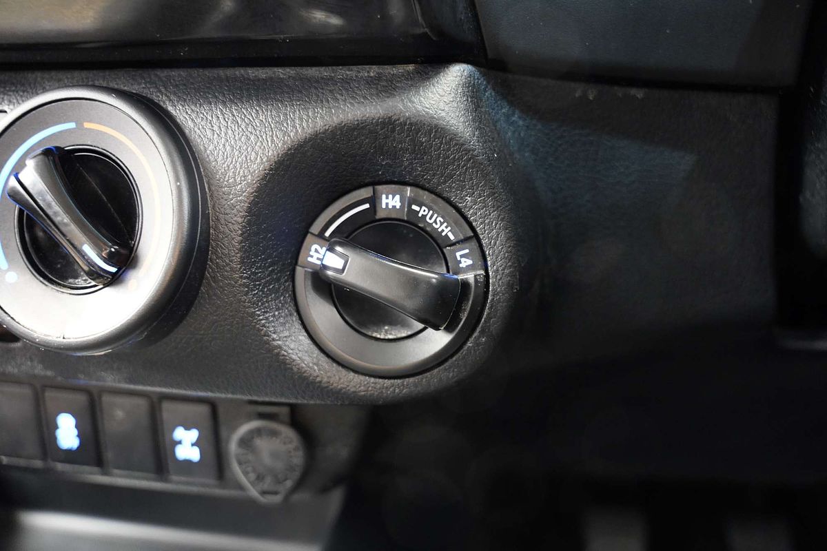 2016 Toyota Hilux SR GUN126R 4X4