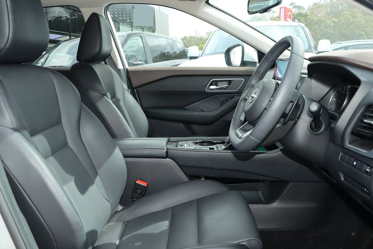 2024 Nissan X-TRAIL ST-L T33