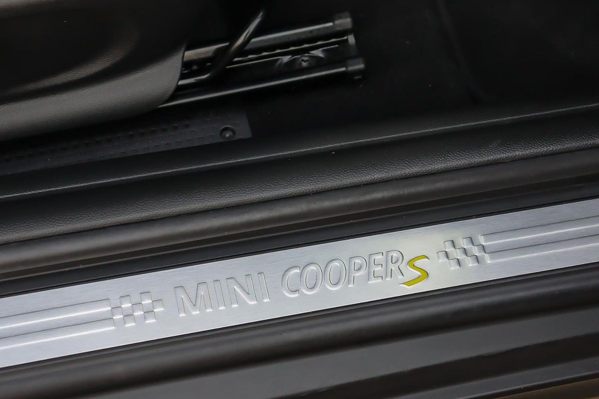 2022 MINI Hatch Cooper SE Classic F56 LCI-2