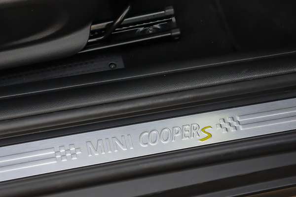 2022 MINI Hatch Cooper SE Classic F56 LCI-2