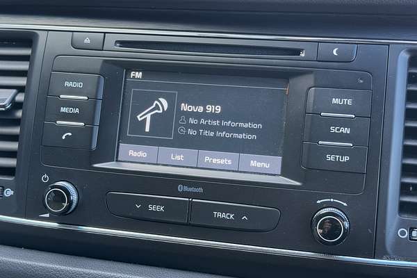 2016 Kia Carnival S YP