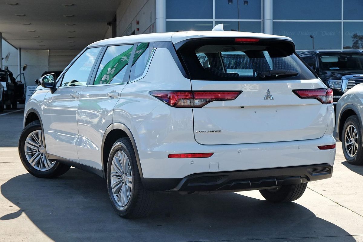 2023 Mitsubishi Outlander ES ZM