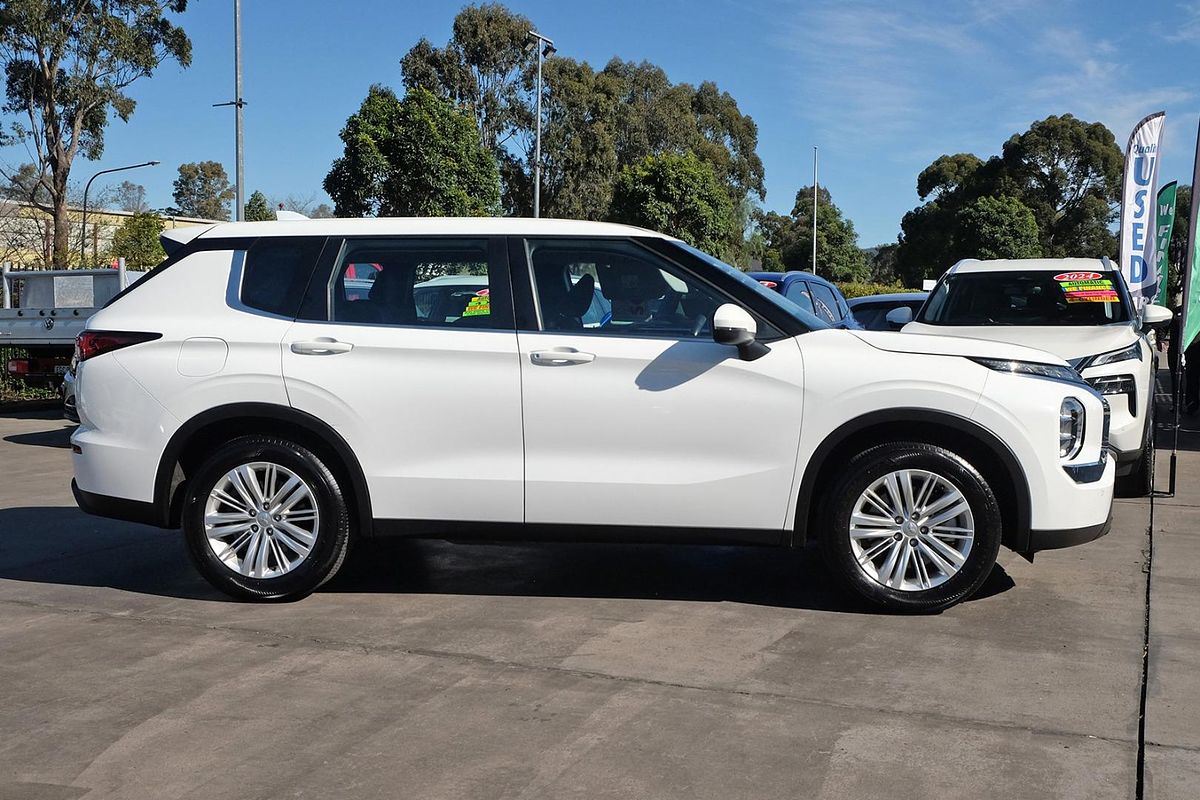 2023 Mitsubishi Outlander ES ZM