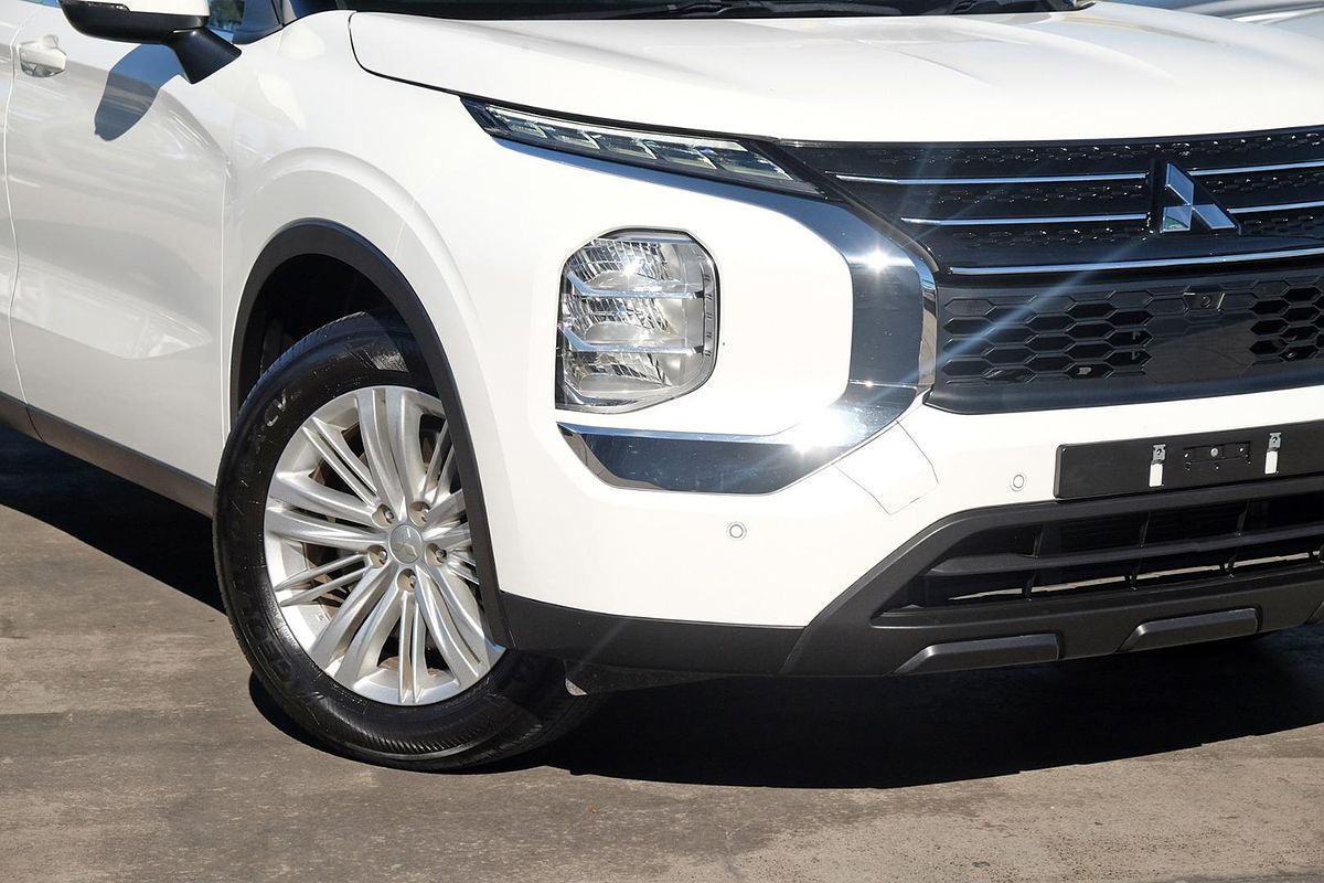 2023 Mitsubishi Outlander ES ZM