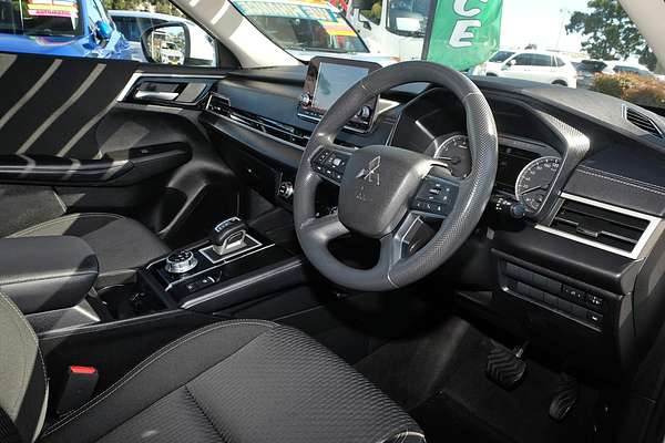2023 Mitsubishi Outlander ES ZM