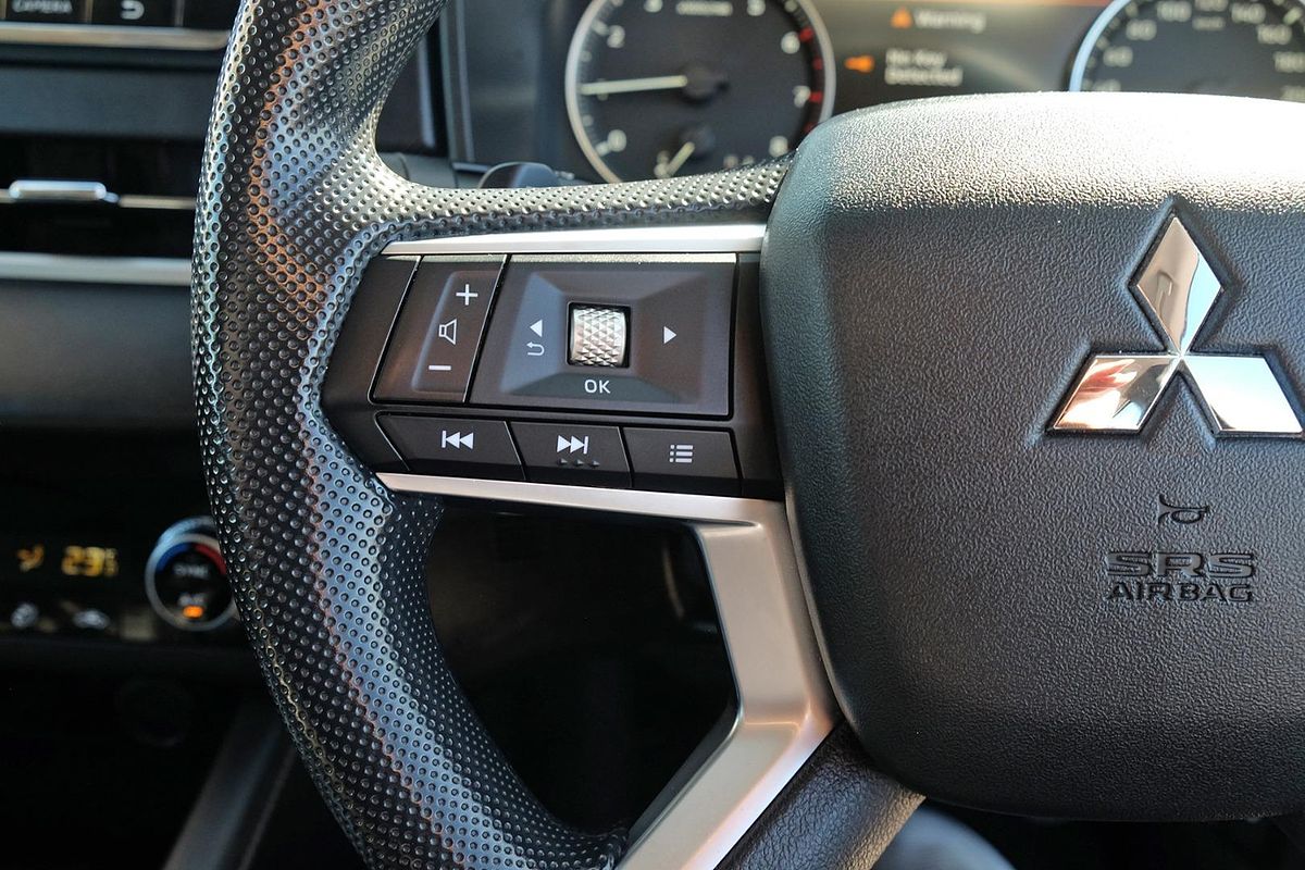2023 Mitsubishi Outlander ES ZM