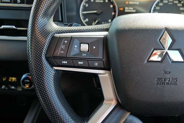 2023 Mitsubishi Outlander ES ZM