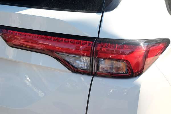 2023 Mitsubishi Outlander ES ZM