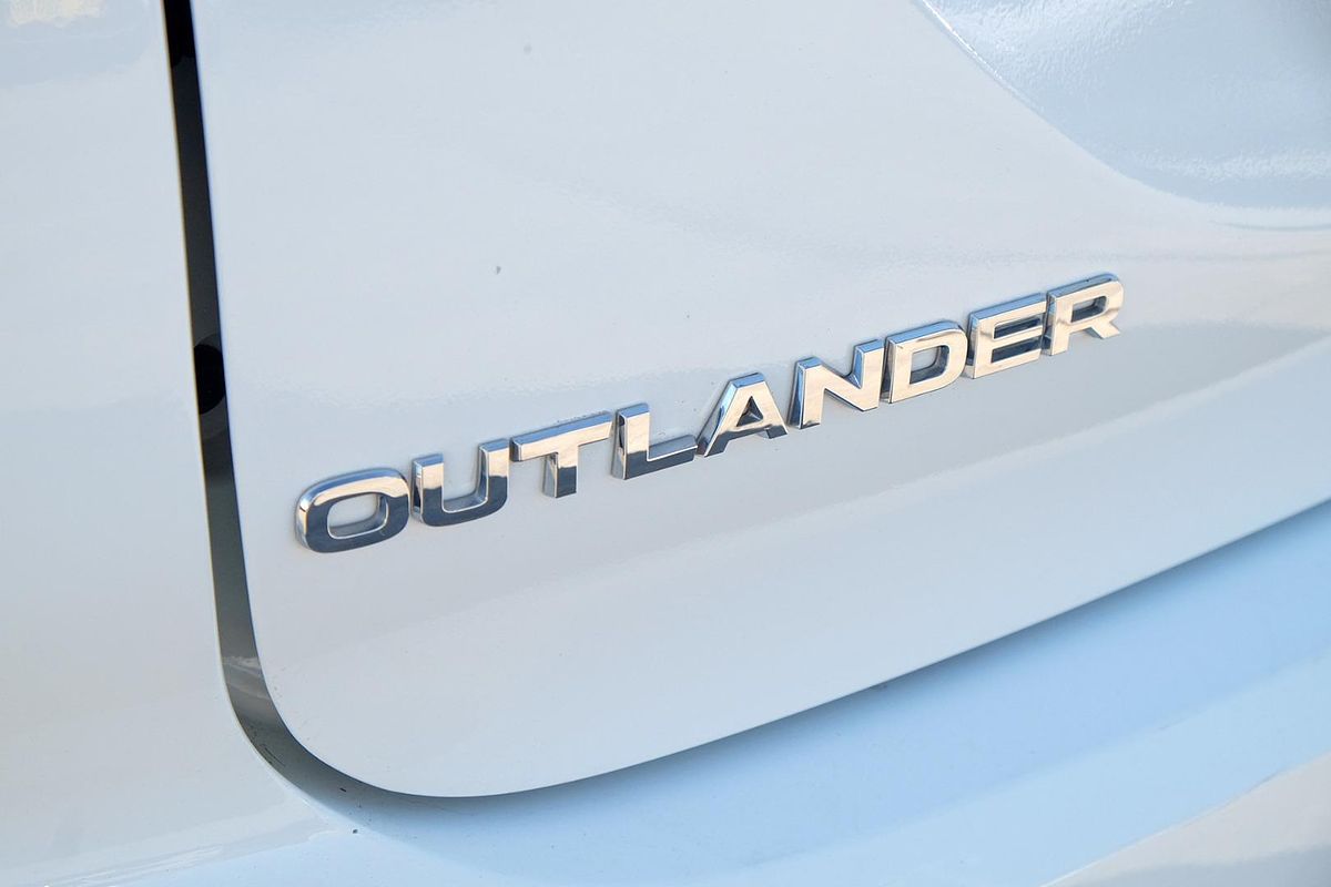 2023 Mitsubishi Outlander ES ZM