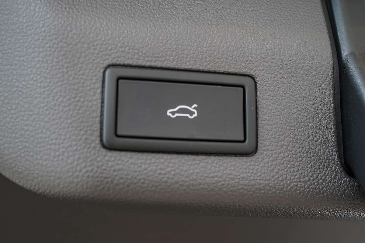 2025 Volkswagen Multivan TDI360 Life T7 SWB