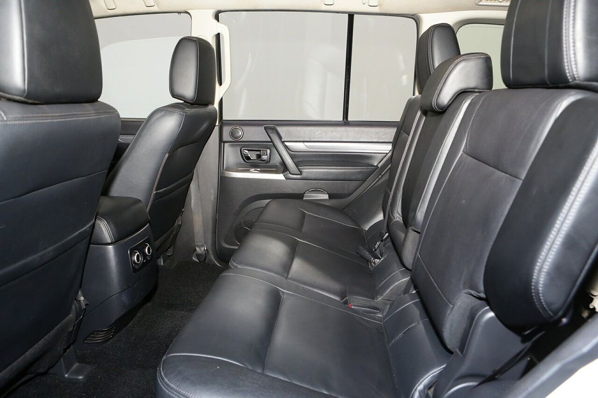 2017 Mitsubishi Pajero Exceed NX