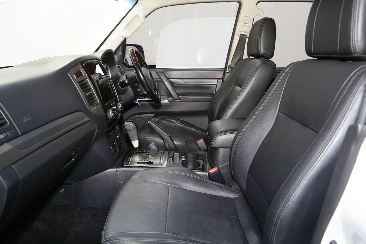 2017 Mitsubishi Pajero Exceed NX