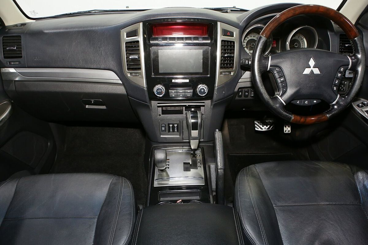 2017 Mitsubishi Pajero Exceed NX