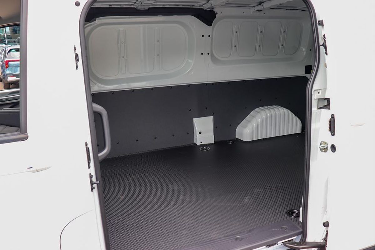 2025 LDV Deliver 7 SWB
