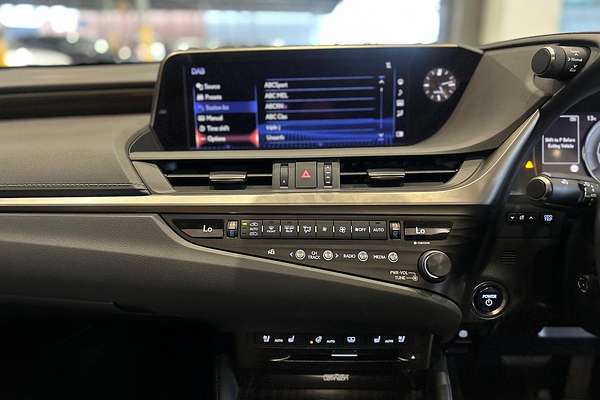 2019 Lexus ES ES300h Sports Luxury AXZH10R