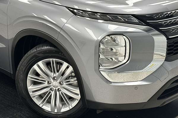 2022 Mitsubishi Outlander ES ZM