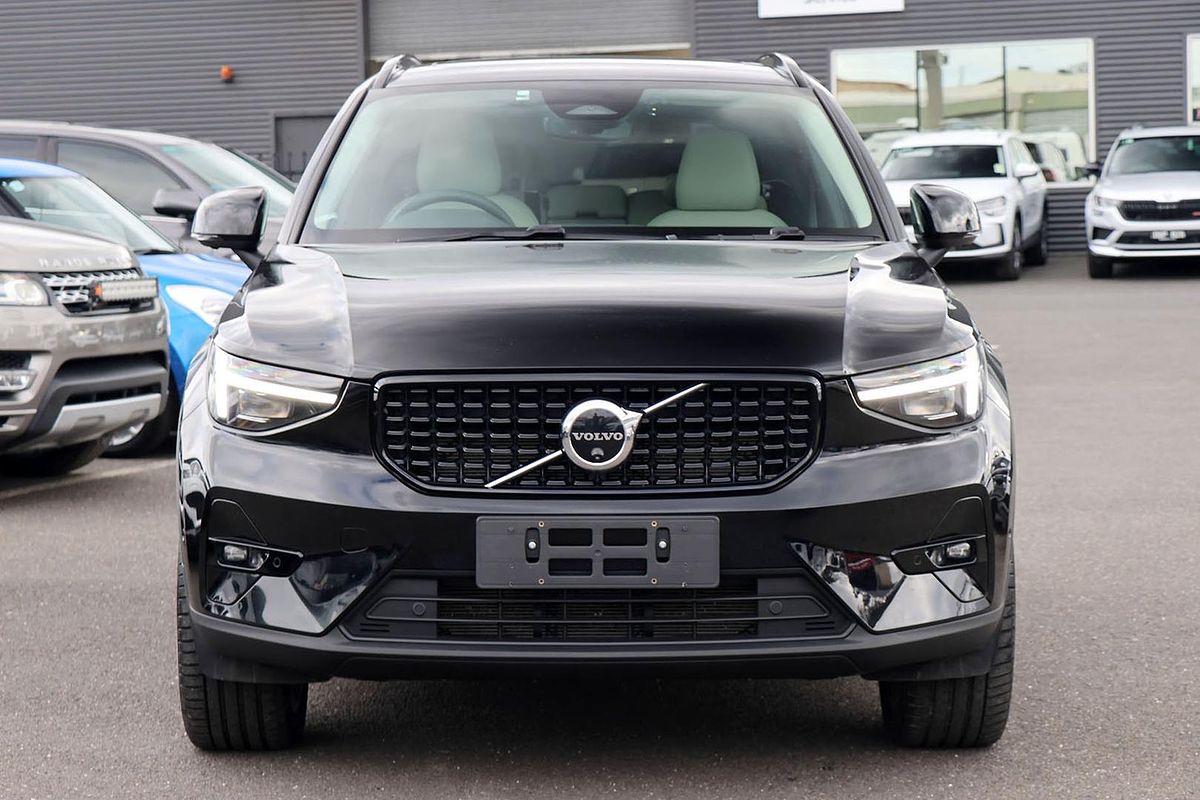 2024 Volvo XC40 Ultra B4 Dark