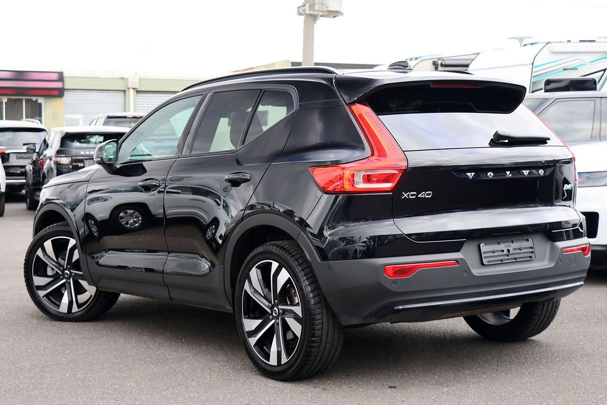 2024 Volvo XC40 Ultra B4 Dark