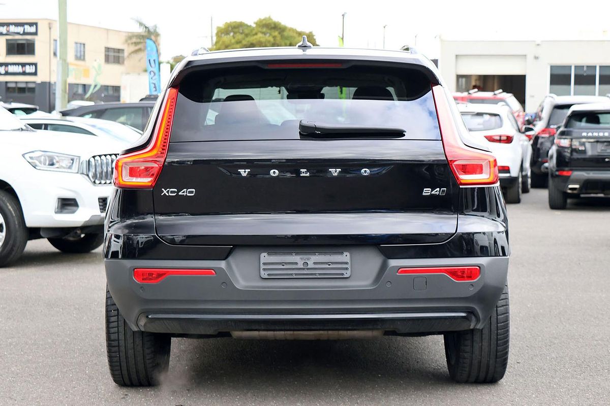 2024 Volvo XC40 Ultra B4 Dark