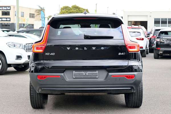 2024 Volvo XC40 Ultra B4 Dark