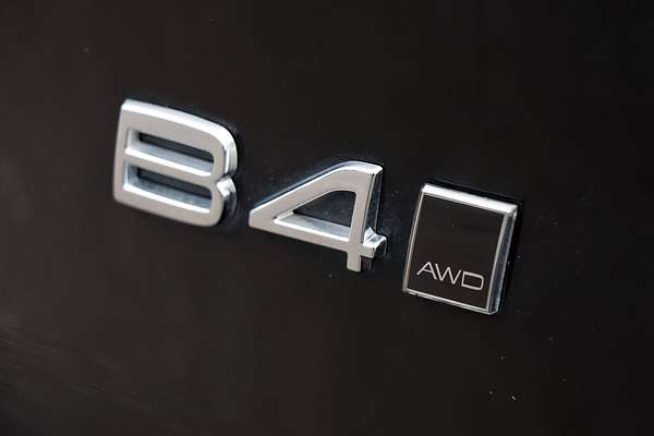 2024 Volvo XC40 Ultra B4 Dark