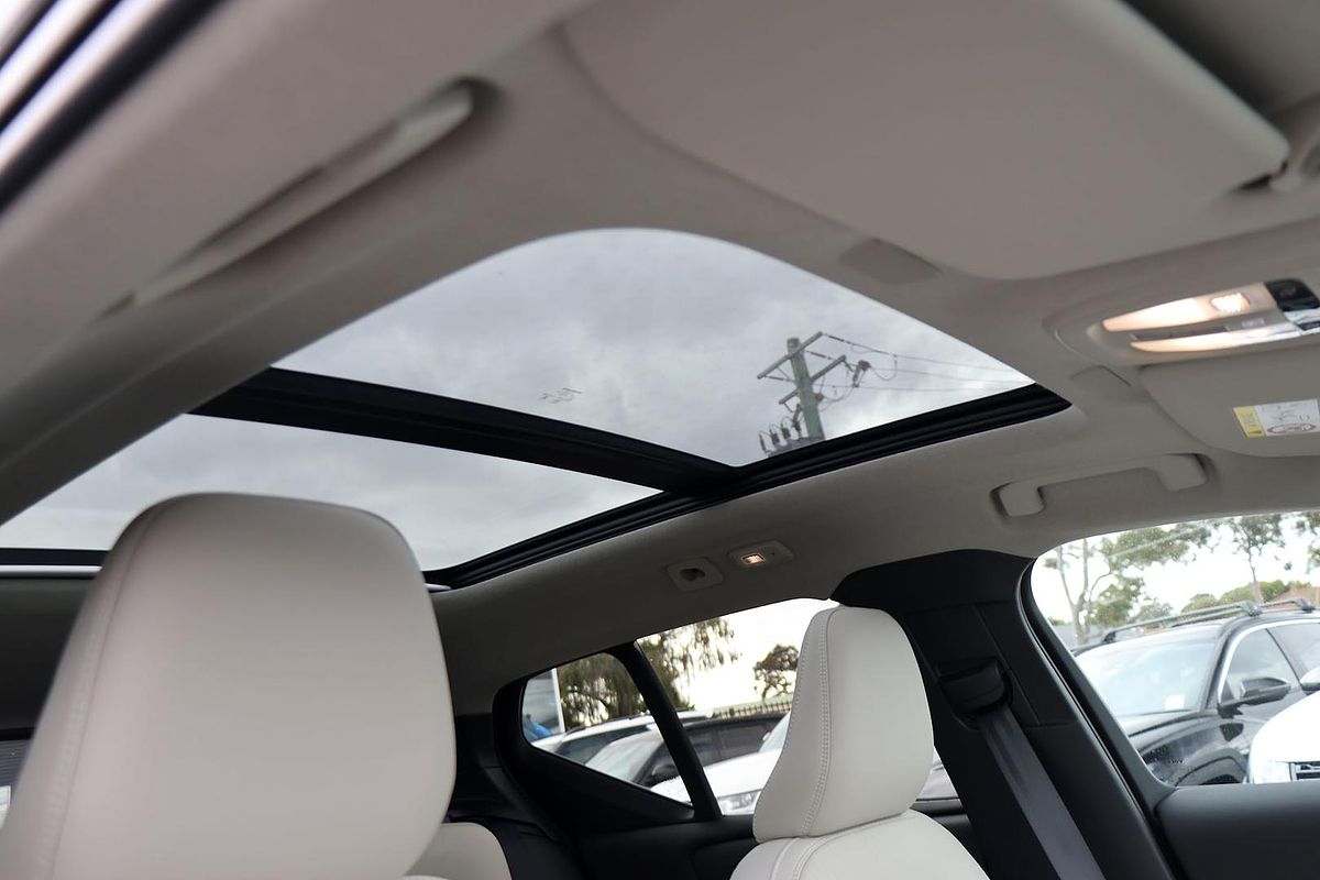 2024 Volvo XC40 Ultra B4 Dark