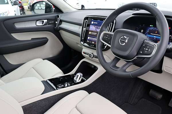2024 Volvo XC40 Ultra B4 Dark