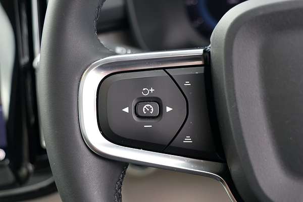 2024 Volvo XC40 Ultra B4 Dark