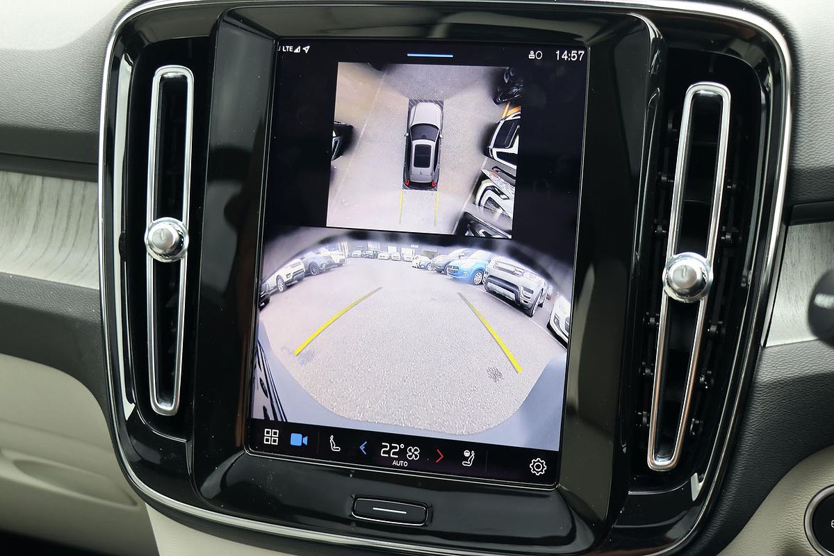 2024 Volvo XC40 Ultra B4 Dark