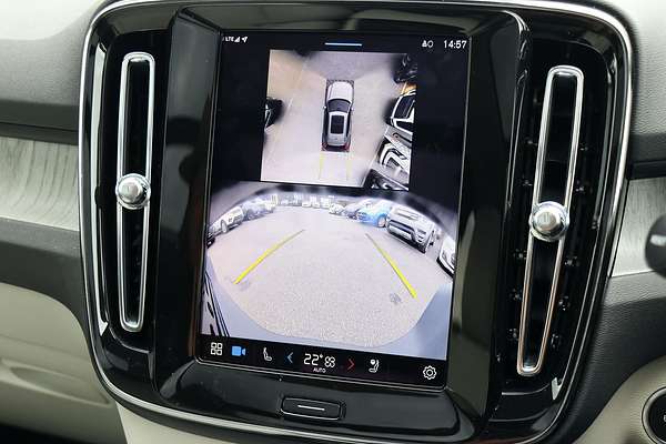 2024 Volvo XC40 Ultra B4 Dark