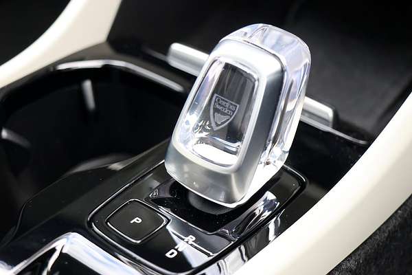 2024 Volvo XC40 Ultra B4 Dark