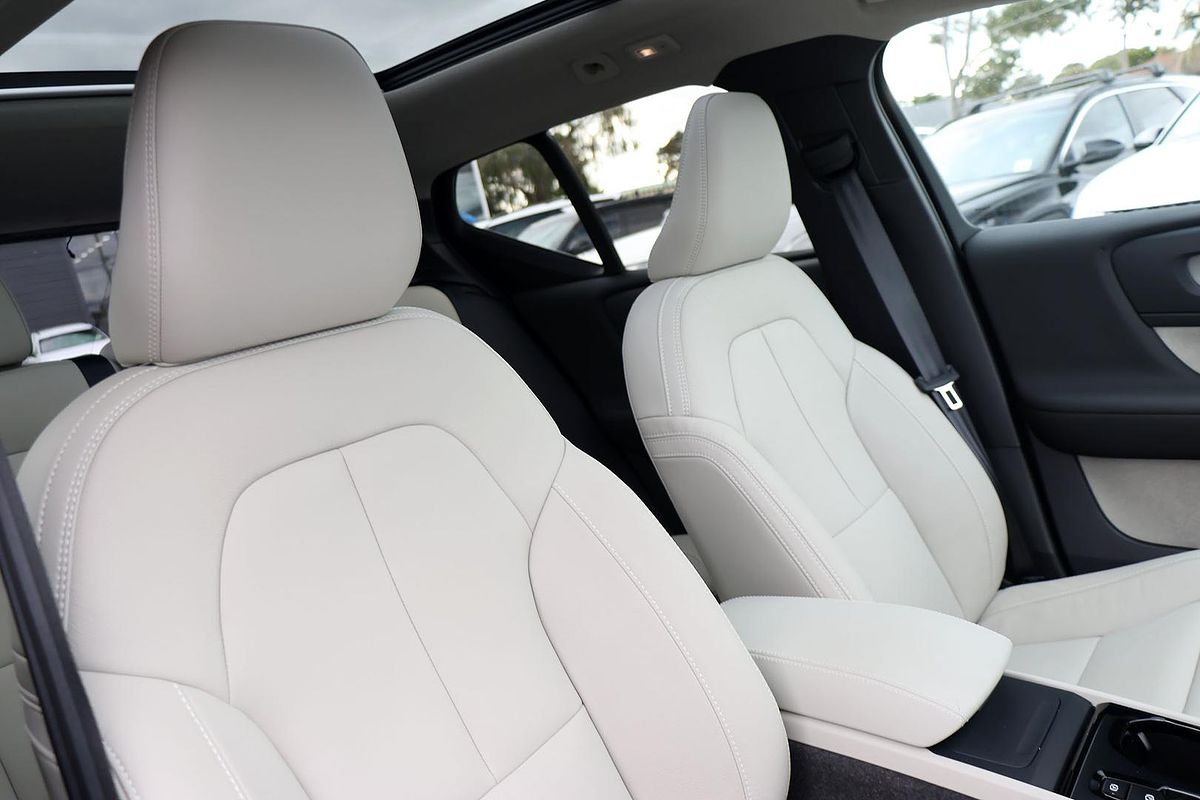 2024 Volvo XC40 Ultra B4 Dark