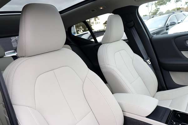 2024 Volvo XC40 Ultra B4 Dark