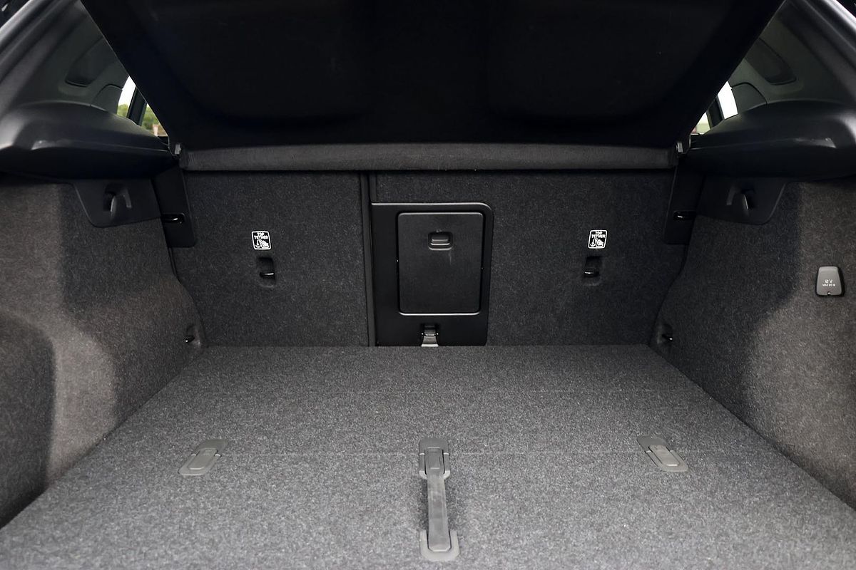 2024 Volvo XC40 Ultra B4 Dark