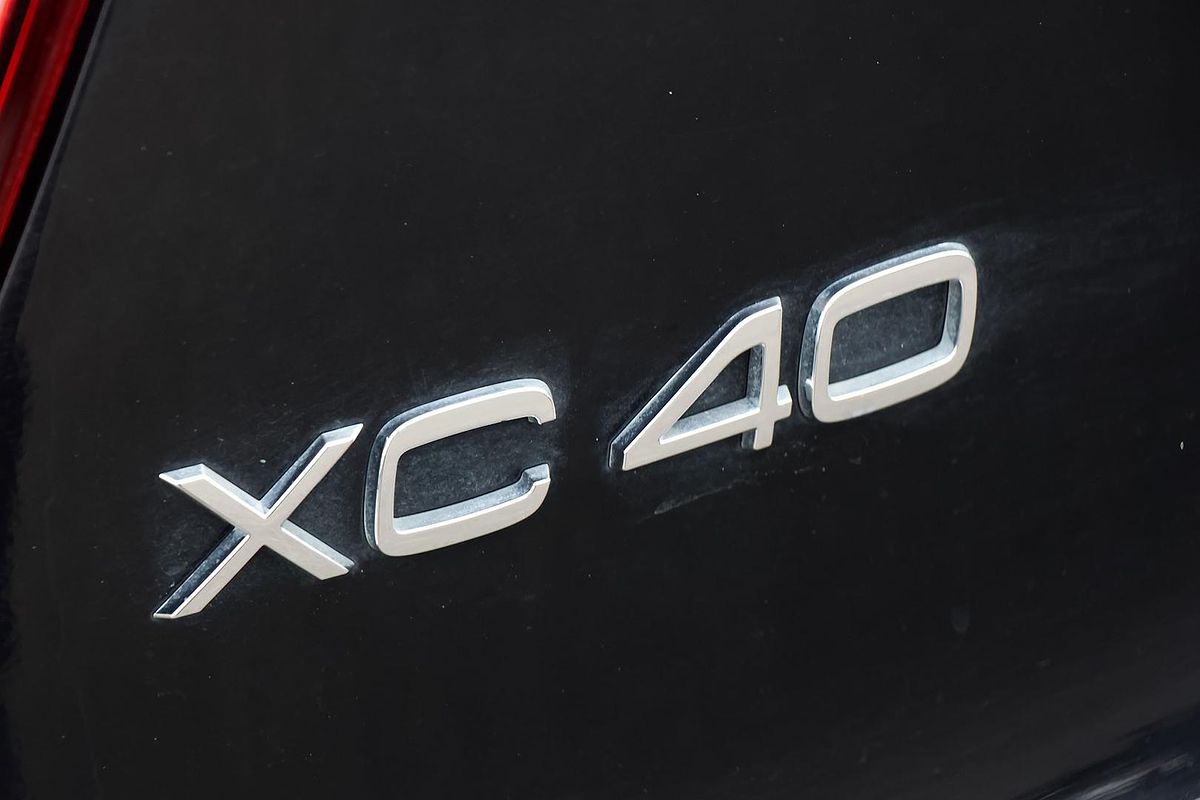 2024 Volvo XC40 Ultra B4 Dark