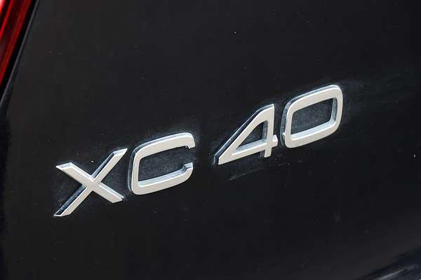 2024 Volvo XC40 Ultra B4 Dark