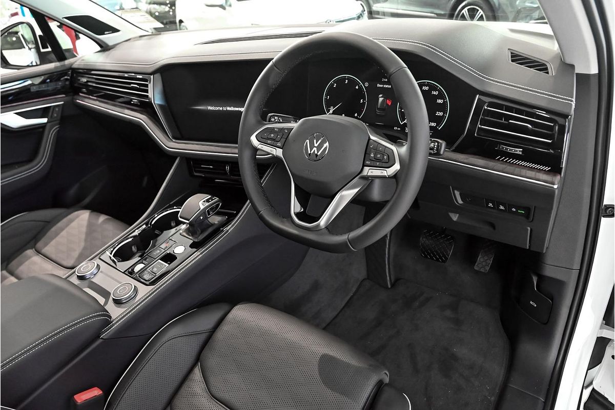 2025 Volkswagen Touareg 210TDI Elegance RC