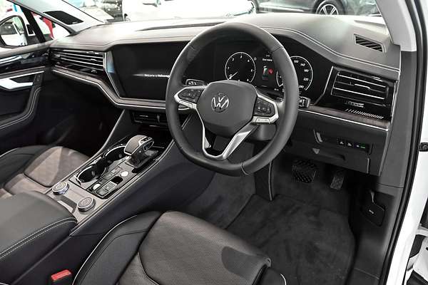 2025 Volkswagen Touareg 210TDI Elegance RC