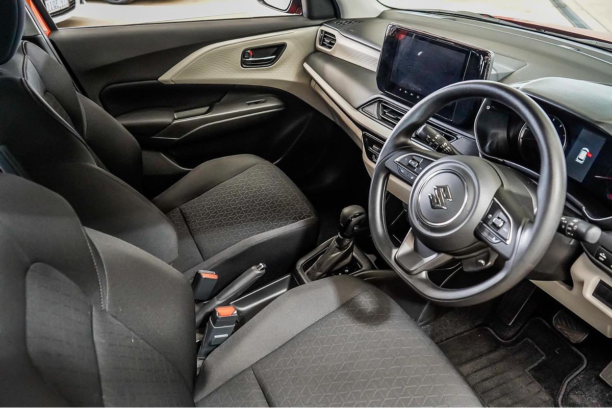 2024 Suzuki Swift Hybrid UZ