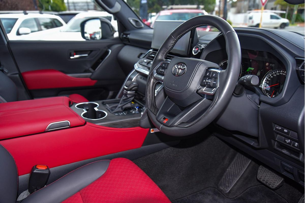 2024 Toyota Landcruiser GR Sport FJA300R