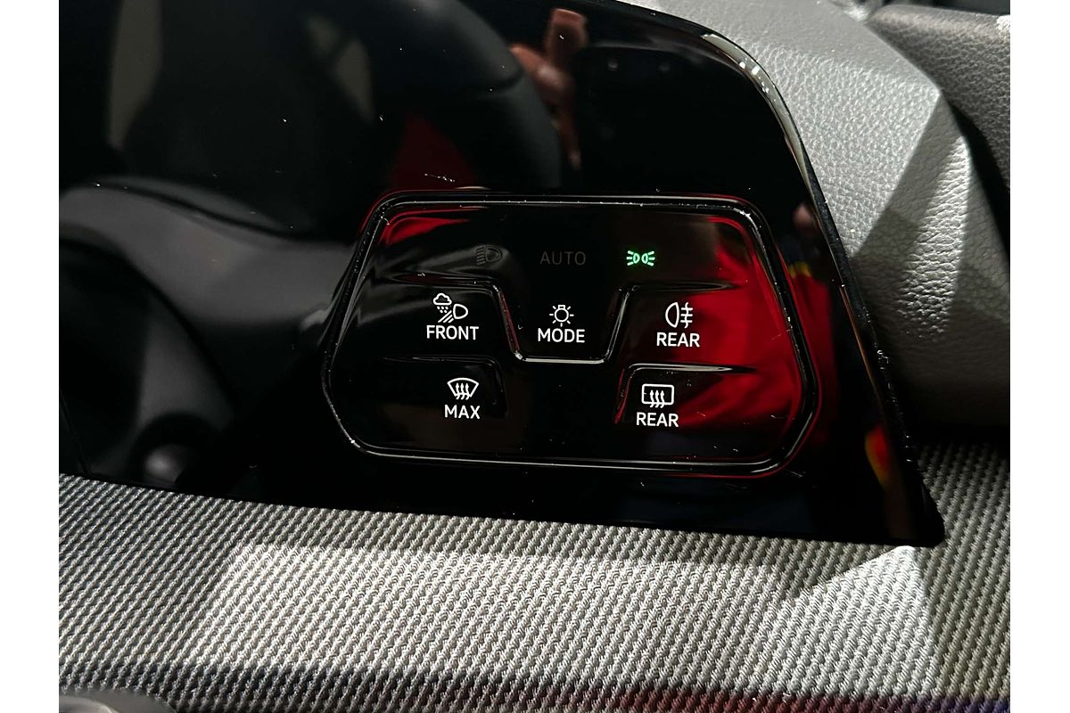 2025 Volkswagen Golf 110TSI R-Line 8.5