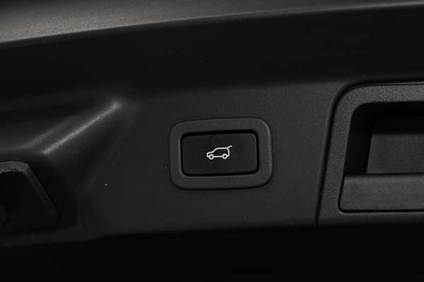 2018 Land Rover Range Rover Velar P250 R-Dynamic S L560