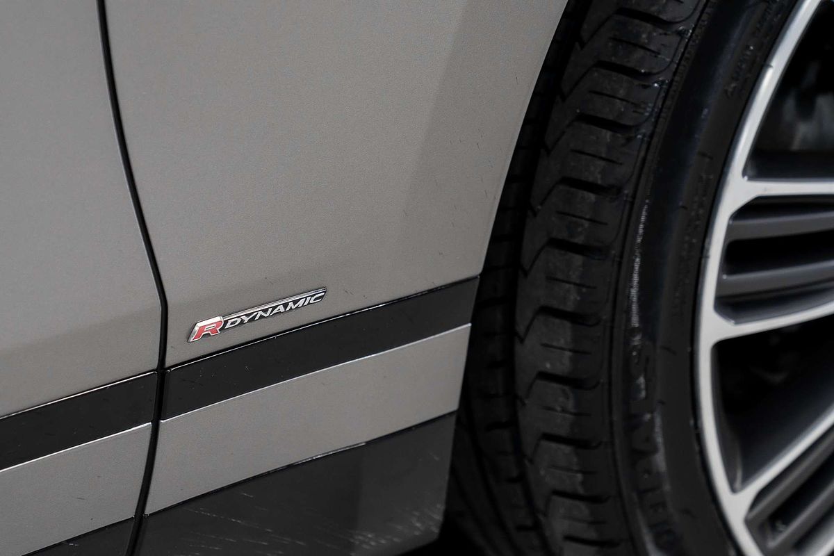 2018 Land Rover Range Rover Velar P250 R-Dynamic S L560