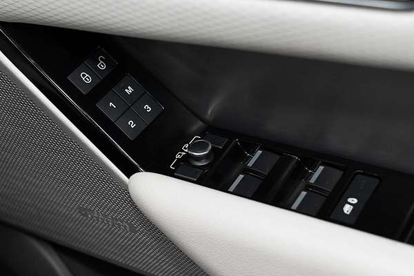 2018 Land Rover Range Rover Velar P250 R-Dynamic S L560