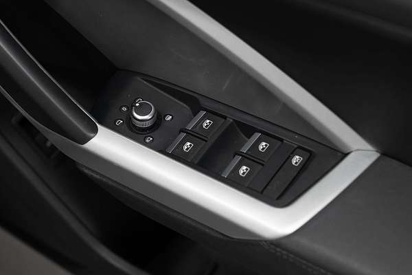 2021 Audi Q3 35 TFSI S line F3