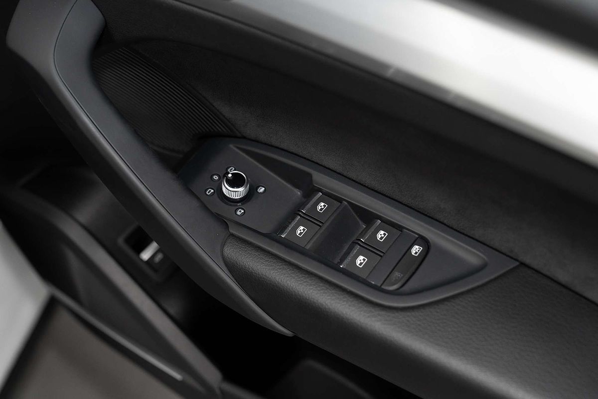 2023 Audi Q5 45 TFSI S line FY