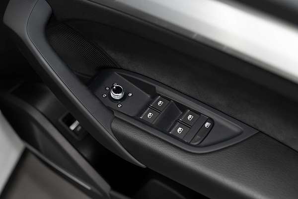 2023 Audi Q5 45 TFSI S line FY