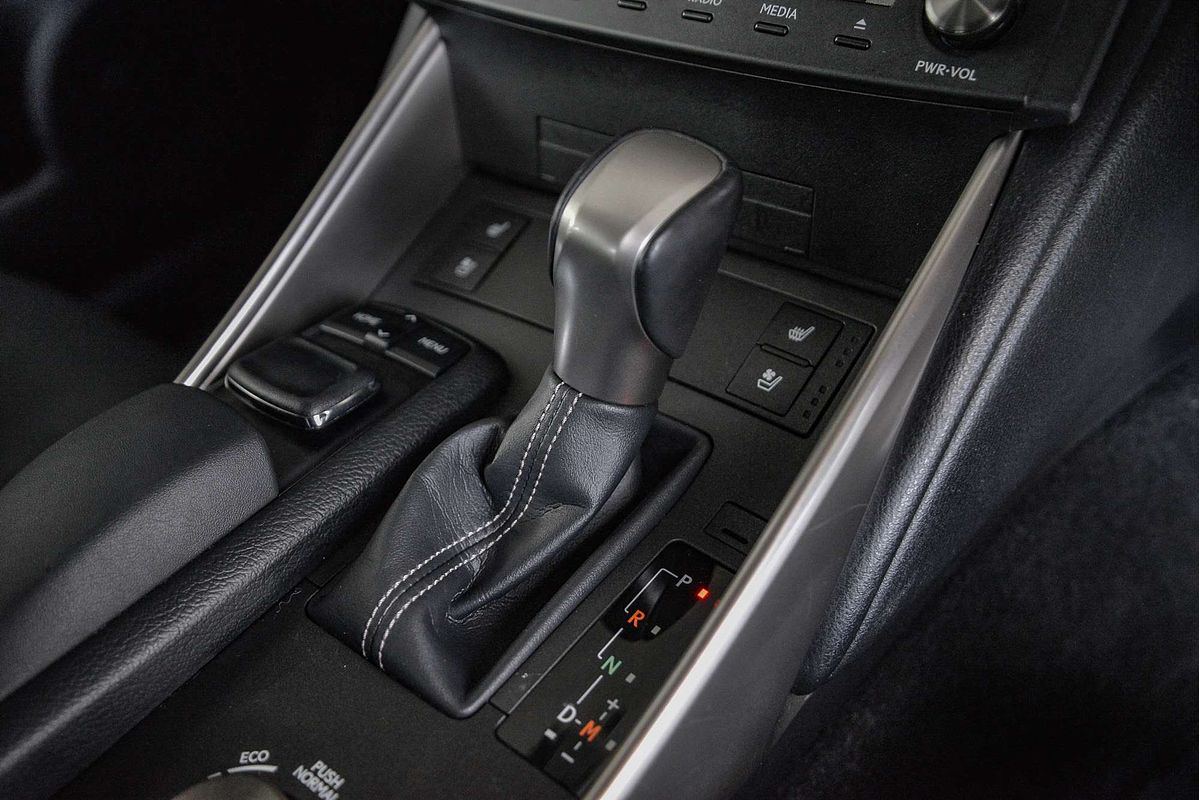 2015 Lexus IS IS200t Luxury ASE30R